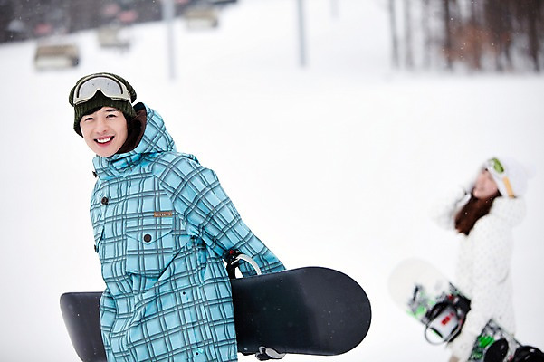 포토 JPG 나무 식물 해외기획촬영 라이프스타일 커플 계절 여자 남자 행복 스포츠용품 스포츠 여행 포즈 겨울 스포츠시설 2010년일본 모션 자연 레저 겨울스포츠 스키장 고글 사랑 미소 웃음 사람 동양인 20대 성인 두명 라이프 레포츠 설원 일본 다정 장비 한국인 스노우보드 보드 일본여행 레포츠용품 스키복 보드장비 청년만 성인만 국내포토 옷 감정 아시아 해외여행 컨셉 관계 스키 표정 인종 청년 생활 눈 보드_스포츠 오브젝트 시설 생태계 파일형식