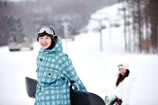 포토 JPG 나무 식물 해외기획촬영 라이프스타일 커플 계절 여자 남자 행복 스포츠용품 스포츠 여행 포즈 겨울 스포츠시설 2010년일본 모션 자연 레저 겨울스포츠 스키장 고글 사랑 미소 웃음 사람 동양인 20대 성인 두명 라이프 레포츠 설원 일본 다정 장비 한국인 스노우보드 보드 일본여행 레포츠용품 스키복 보드장비 청년만 성인만 국내포토 옷 감정 아시아 해외여행 컨셉 관계 스키 표정 인종 청년 생활 눈 보드_스포츠 오브젝트 시설 생태계 파일형식