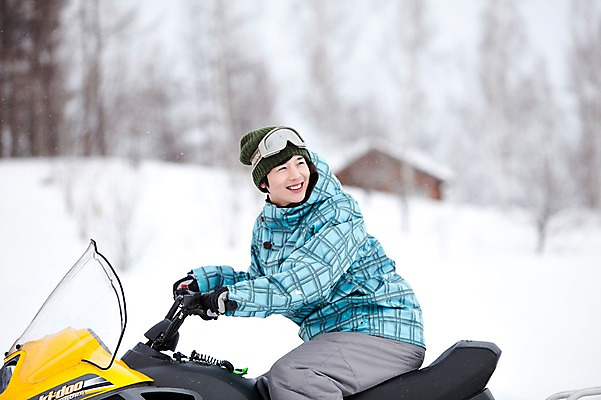 포토 JPG 나무 식물 해외기획촬영 라이프스타일 계절 남자 스포츠 여행 포즈 겨울 스포츠시설 2010년일본 모션 자연 레저 겨울스포츠 스키장 한명 미소 웃음 사람 동양인 20대 성인 라이프 레포츠 설원 일본 한국인 일본여행 스노모빌 남자만 성인남자만 청년만 청년남자만 성인만 국내포토 1 아시아 해외여행 눈_날씨 표정 인종 청년 생활 시설 생태계 파일형식