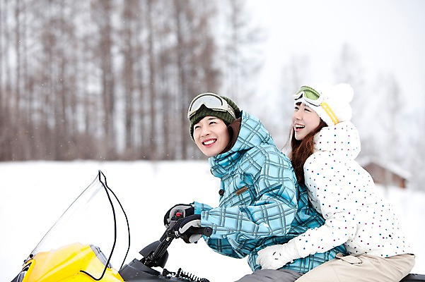 포토 JPG 나무 식물 해외기획촬영 라이프스타일 커플 계절 여자 남자 행복 스포츠 여행 포즈 겨울 스포츠시설 2010년일본 모션 자연 레저 겨울스포츠 스키장 사랑 미소 웃음 사람 동양인 20대 성인 두명 라이프 레포츠 설원 일본 다정 한국인 일본여행 스노모빌 청년만 성인만 국내포토 감정 아시아 해외여행 컨셉 관계 눈_날씨 표정 인종 청년 생활 시설 생태계 파일형식