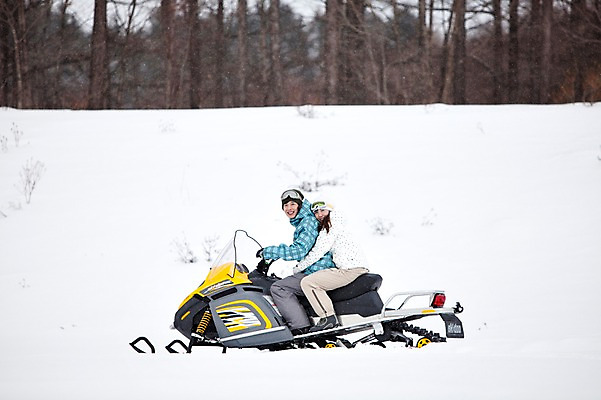 포토 JPG 나무 식물 해외기획촬영 라이프스타일 커플 계절 여자 남자 행복 스포츠 여행 포즈 겨울 스포츠시설 2010년일본 모션 자연 레저 겨울스포츠 스키장 사랑 미소 웃음 사람 동양인 20대 성인 두명 라이프 레포츠 설원 일본 다정 한국인 일본여행 스노모빌 청년만 성인만 국내포토 감정 아시아 해외여행 컨셉 관계 눈_날씨 표정 인종 청년 생활 시설 생태계 파일형식