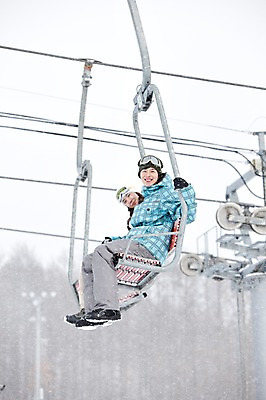 포토 JPG 나무 식물 해외기획촬영 라이프스타일 커플 계절 여자 남자 행복 스포츠 여행 포즈 겨울 스포츠시설 2010년일본 모션 자연 레저 겨울스포츠 스키장 사랑 미소 웃음 사람 앉기 동양인 20대 성인 두명 라이프 레포츠 일본 다정 한국인 일본여행 스키복 리프트 청년만 성인만 국내포토 옷 감정 아시아 해외여행 컨셉 관계 스키 표정 인종 청년 생활 시설 생태계 파일형식