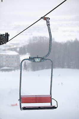 포토 JPG 나무 식물 해외기획촬영 계절 스포츠 겨울 스포츠시설 2010년일본 자연 레저 겨울스포츠 스키장 사람없음 레포츠 일본 스키복 리프트 국내포토 옷 아시아 스키 시설 생태계 파일형식