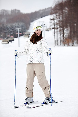 포토 JPG 나무 식물 해외기획촬영 라이프스타일 계절 여자 스포츠용품 스포츠 여행 포즈 겨울 스포츠시설 2010년일본 모션 자연 레저 스키 겨울스포츠 스키장 고글 한명 미소 웃음 사람 동양인 20대 성인 라이프 레포츠 일본 장비 한국인 일본여행 레포츠용품 스키복 스키장비 여자만 여자한명만 성인여자만 청년만 청년여자만 성인한명만 청년여자한명만 성인여자한명만 성인만 국내포토 1 옷 아시아 해외여행 표정 인종 청년 생활 오브젝트 시설 생태계 파일형식