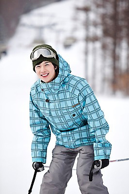 포토 JPG 나무 식물 해외기획촬영 라이프스타일 계절 남자 스포츠용품 스포츠 여행 포즈 겨울 스포츠시설 2010년일본 모션 자연 레저 스키 겨울스포츠 스키장 고글 한명 미소 웃음 사람 동양인 20대 성인 라이프 레포츠 일본 장비 한국인 일본여행 레포츠용품 스키복 스키장비 남자만 성인남자만 청년만 청년남자만 성인만 국내포토 1 옷 아시아 해외여행 표정 인종 청년 생활 오브젝트 시설 생태계 파일형식