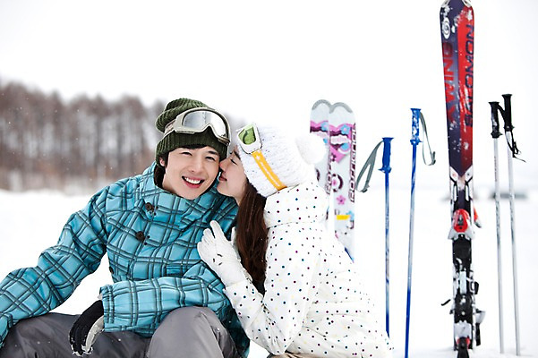 포토 JPG 나무 식물 해외기획촬영 라이프스타일 커플 계절 여자 남자 행복 스포츠용품 스포츠 여행 포즈 겨울 스포츠시설 2010년일본 모션 자연 레저 스키 겨울스포츠 스키장 고글 사랑 미소 웃음 사람 앉기 동양인 20대 성인 두명 라이프 레포츠 일본 다정 장비 한국인 일본여행 레포츠용품 스키복 스키장비 청년만 성인만 국내포토 옷 감정 아시아 해외여행 컨셉 관계 표정 인종 청년 생활 오브젝트 시설 생태계 파일형식