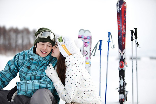 포토 JPG 나무 식물 해외기획촬영 라이프스타일 커플 계절 여자 남자 행복 스포츠용품 스포츠 여행 포즈 겨울 스포츠시설 2010년일본 모션 자연 레저 스키 겨울스포츠 스키장 고글 사랑 미소 웃음 사람 동양인 20대 성인 두명 라이프 레포츠 일본 다정 장비 한국인 일본여행 레포츠용품 스키복 스키장비 청년만 성인만 국내포토 옷 감정 아시아 해외여행 컨셉 관계 표정 인종 청년 생활 오브젝트 시설 생태계 파일형식