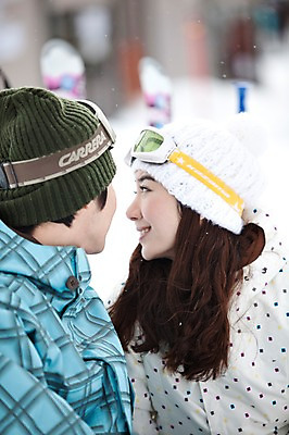 포토 JPG 해외기획촬영 라이프스타일 커플 계절 여자 남자 행복 스포츠용품 스포츠 여행 포즈 겨울 스포츠시설 2010년일본 모션 자연 레저 스키 겨울스포츠 스키장 고글 사랑 미소 웃음 사람 동양인 20대 성인 두명 라이프 레포츠 일본 다정 장비 한국인 일본여행 레포츠용품 스키복 스키장비 청년만 성인만 국내포토 옷 감정 아시아 해외여행 컨셉 관계 표정 인종 청년 생활 오브젝트 시설 생태계 파일형식