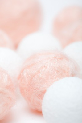 포토 JPG 스튜디오촬영 기념일 크리스마스 공 크리스마스용품 실내 사람없음 장식볼 털실 오브젝트 실뭉치 국내포토 이벤트 내부 장식 실 용품 파일형식