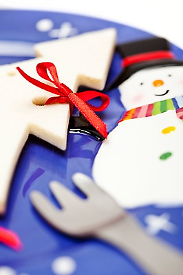 포토 JPG 스튜디오촬영 접시 기념일 리본 포크 크리스마스 눈사람 크리스마스용품 실내 사람없음 장식 크리스마스트리 오브젝트 국내포토 식기 이벤트 내부 용품 파일형식