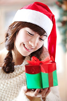 포토 JPG 주간 해외기획촬영 라이프스타일 계절 여자 여행 포즈 프로포즈 크리스마스 겨울 산타모자 2010년일본 모션 자연 실내 선물 사랑 한명 미소 웃음 사람 동양인 이벤트 상반신 20대 성인 라이프 일본 한국인 스웨터 일본여행 여자만 여자한명만 성인여자만 청년만 청년여자만 성인한명만 청년여자한명만 성인여자한명만 성인만 내려보기 국내포토 자연요소 모자_잡화 1 기념일 감정 아시아 해외여행 상의 표정 인종 청년 내부 생활 생태계 파일형식