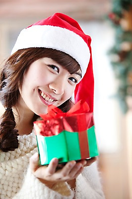 포토 JPG 주간 해외기획촬영 라이프스타일 계절 여자 여행 포즈 프로포즈 크리스마스 겨울 산타모자 2010년일본 모션 자연 실내 선물 사랑 한명 미소 웃음 사람 동양인 이벤트 상반신 20대 성인 라이프 일본 한국인 스웨터 일본여행 여자만 여자한명만 성인여자만 청년만 청년여자만 성인한명만 청년여자한명만 성인여자한명만 성인만 국내포토 자연요소 모자_잡화 1 기념일 감정 아시아 해외여행 상의 표정 인종 청년 내부 생활 생태계 파일형식