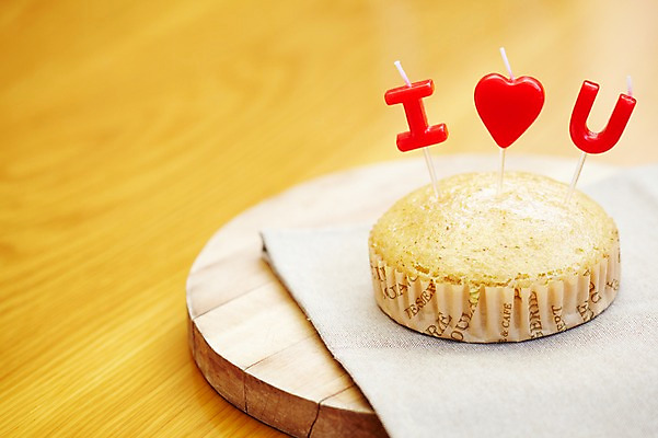 포토 JPG 1 음식 빵 초 탁자 디저트 실내 사랑 이벤트 사람없음 한개 케이크 여러개 하트 받침대 제빵 머핀 아이러브유 국내포토 모양 감정 가구 다수 내부 제과제빵 파일형식