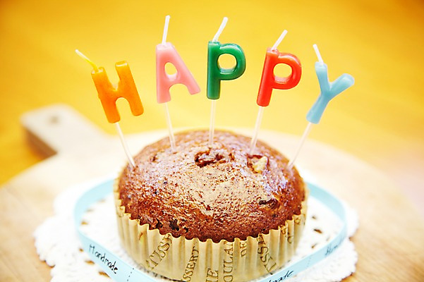 포토 JPG 1 행복 음식 빵 초 디저트 실내 이벤트 사람없음 한개 케이크 받침대 제빵 머핀 국내포토 감정 내부 제과제빵 파일형식