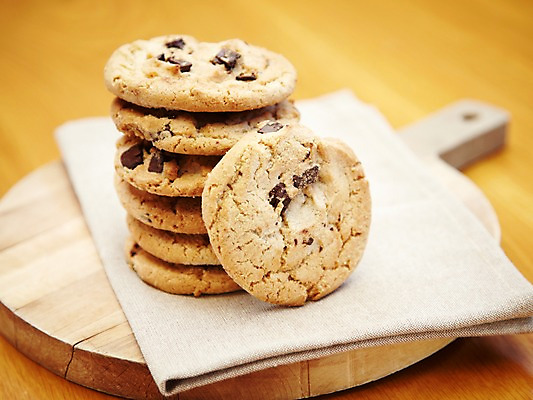 포토 JPG 음식 탁자 디저트 실내 사람없음 쿠키 제과 과자 여러개 천 받침대 헝겊 국내포토 가구 다수 내부 제과제빵 직물 파일형식 천_직물