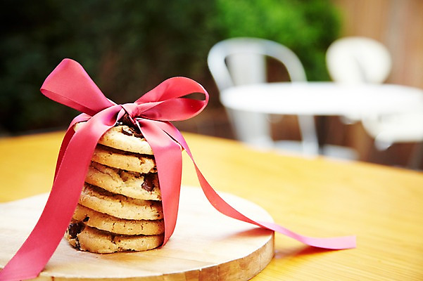 포토 JPG 리본 음식 포장 탁자 디저트 실내 사람없음 쿠키 제과 여러개 받침대 국내포토 가구 다수 내부 제과제빵 파일형식