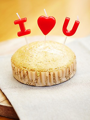 포토 JPG 1 음식 빵 초 탁자 디저트 실내 사랑 이벤트 사람없음 한개 하트 받침대 제빵 머핀 아이러브유 국내포토 모양 감정 가구 내부 제과제빵 파일형식