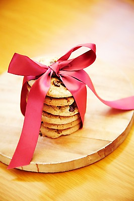 포토 JPG 리본 음식 포장 탁자 디저트 실내 사람없음 쿠키 제과 여러개 받침대 국내포토 가구 다수 내부 제과제빵 파일형식