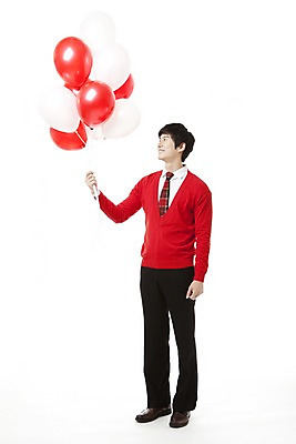 포토 JPG 스튜디오촬영 전신 응시 남자 포즈 모션 한명 서기 들기 누끼 사람 동양인 이벤트 20대 앞모습 빨간색 파티 한국인 스웨터 풍선 남자만 남자한명만 성인남자만 청년만 청년남자만 청년남자한명만 성인한명만 성인남자한명만 성인만 국내포토 1 시선 뷰포인트 컬러 상의 실내 인종 청년 파일형식