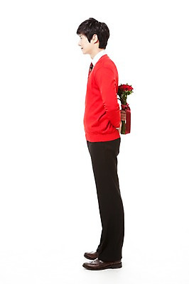 포토 JPG 스튜디오촬영 전신 남자 꽃다발 포즈 프로포즈 모션 한명 서기 들기 누끼 사람 동양인 이벤트 20대 옆모습 빨간색 장미 한국인 스웨터 뒷짐 남자만 남자한명만 성인남자만 청년만 청년남자만 청년남자한명만 성인한명만 성인남자한명만 성인만 국내포토 1 꽃 뷰포인트 컬러 상의 실내 인종 청년 파일형식