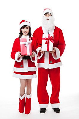 포토 JPG 스튜디오촬영 전신 커플 여자 남자 포즈 크리스마스 산타모자 모션 산타옷 수염 선물 서기 들기 누끼 사람 동양인 이벤트 20대 두명 앞모습 선물상자 산타클로스 파티 한국인 청년만 성인만 국내포토 모자_잡화 옷 기념일 뷰포인트 관계 실내 인종 청년 상자 파일형식