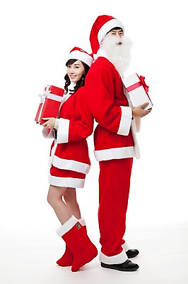 포토 JPG 스튜디오촬영 전신 커플 여자 남자 포즈 크리스마스 산타모자 모션 산타옷 수염 선물 서기 들기 누끼 사람 동양인 이벤트 20대 두명 옆모습 선물상자 산타클로스 파티 기댐 한국인 등돌리기 청년만 성인만 돌아서기 국내포토 모자_잡화 옷 기념일 뷰포인트 관계 실내 인종 청년 상자 파일형식