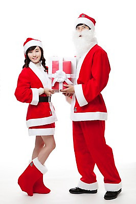 포토 JPG 스튜디오촬영 전신 커플 여자 남자 포즈 크리스마스 산타모자 모션 산타옷 수염 선물 서기 들기 누끼 사람 동양인 이벤트 20대 두명 옆모습 선물상자 산타클로스 파티 한국인 청년만 성인만 국내포토 모자_잡화 옷 기념일 뷰포인트 관계 실내 인종 청년 상자 파일형식