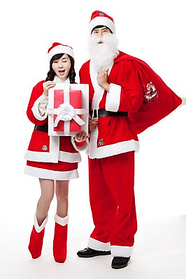 포토 JPG 스튜디오촬영 전신 커플 여자 남자 포즈 크리스마스 산타모자 모션 산타옷 수염 선물 윙크 서기 누끼 사람 동양인 이벤트 20대 두명 앞모습 선물상자 산타클로스 파티 한국인 보따리 청년만 성인만 국내포토 모자_잡화 옷 기념일 뷰포인트 관계 실내 표정 인종 청년 상자 파일형식