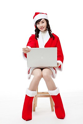 포토 JPG 스튜디오촬영 전신 여자 포즈 크리스마스 산타모자 모션 산타옷 장화 한명 누끼 사람 앉기 동양인 이벤트 20대 앞모습 노트북 한국인 웹서핑 검색 여자만 여자한명만 성인여자만 청년만 청년여자만 성인한명만 청년여자한명만 성인여자한명만 성인만 국내포토 모자_잡화 1 옷 기념일 뷰포인트 신발 실내 인종 청년 전자제품 파일형식