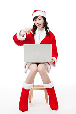포토 JPG 스튜디오촬영 전신 여자 포즈 크리스마스 산타모자 모션 산타옷 장화 한명 누끼 사람 앉기 동양인 이벤트 20대 앞모습 노트북 한국인 가리킴 웹서핑 검색 여자만 여자한명만 성인여자만 청년만 청년여자만 성인한명만 청년여자한명만 성인여자한명만 성인만 국내포토 모자_잡화 1 옷 기념일 뷰포인트 신발 실내 인종 손짓 청년 전자제품 파일형식