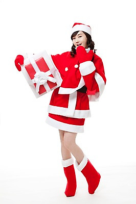 포토 JPG 스튜디오촬영 전신 여자 포즈 크리스마스 산타모자 모션 산타옷 선물 장화 한명 서기 들기 누끼 사람 동양인 이벤트 20대 앞모습 선물상자 파티 한국인 산타장갑 여자만 여자한명만 성인여자만 청년만 청년여자만 성인한명만 청년여자한명만 성인여자한명만 성인만 국내포토 모자_잡화 1 옷 기념일 뷰포인트 장갑 신발 실내 인종 청년 상자 파일형식