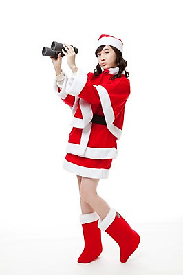 포토 JPG 스튜디오촬영 전신 여자 포즈 크리스마스 산타모자 모션 산타옷 장화 한명 서기 누끼 사람 동양인 이벤트 20대 옆모습 망원경 한국인 관찰 여자만 여자한명만 성인여자만 청년만 청년여자만 성인한명만 청년여자한명만 성인여자한명만 성인만 국내포토 모자_잡화 1 옷 기념일 뷰포인트 신발 실내 인종 청년 파일형식