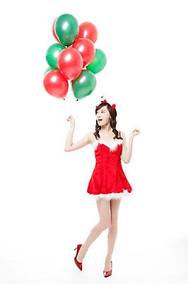 포토 JPG 스튜디오촬영 전신 여자 구두 포즈 크리스마스 모션 산타옷 한명 서기 들기 누끼 사람 동양인 이벤트 20대 앞모습 빨간색 파티 한국인 머리띠 하이힐 풍선 여자만 여자한명만 성인여자만 청년만 청년여자만 성인한명만 청년여자한명만 성인여자한명만 성인만 국내포토 1 옷 기념일 뷰포인트 컬러 신발 장신구 실내 인종 청년 여성화 파일형식