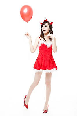 포토 JPG 스튜디오촬영 전신 여자 구두 포즈 크리스마스 모션 산타옷 한명 서기 들기 누끼 사람 동양인 이벤트 20대 앞모습 빨간색 파티 한국인 머리띠 하이힐 풍선 여자만 여자한명만 성인여자만 청년만 청년여자만 성인한명만 청년여자한명만 성인여자한명만 성인만 국내포토 1 옷 기념일 뷰포인트 컬러 신발 장신구 실내 인종 청년 여성화 파일형식