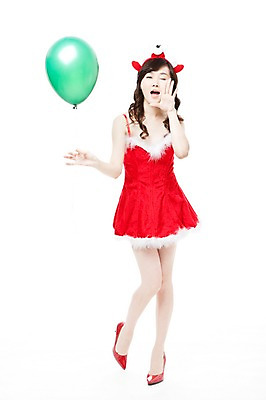 포토 JPG 스튜디오촬영 전신 여자 구두 포즈 크리스마스 모션 산타옷 말하기 윙크 한명 서기 들기 누끼 사람 동양인 이벤트 20대 앞모습 빨간색 파티 한국인 머리띠 하이힐 풍선 여자만 여자한명만 성인여자만 청년만 청년여자만 성인한명만 청년여자한명만 성인여자한명만 성인만 국내포토 1 옷 기념일 뷰포인트 컬러 신발 장신구 실내 표정 인종 청년 여성화 파일형식