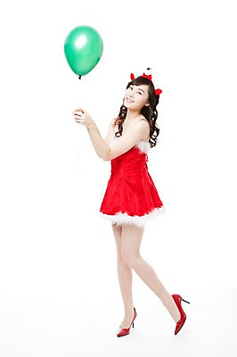 포토 JPG 스튜디오촬영 전신 여자 구두 포즈 크리스마스 모션 산타옷 한명 서기 들기 누끼 사람 동양인 이벤트 20대 옆모습 빨간색 파티 한국인 머리띠 하이힐 풍선 여자만 여자한명만 성인여자만 청년만 청년여자만 성인한명만 청년여자한명만 성인여자한명만 성인만 국내포토 1 옷 기념일 뷰포인트 컬러 신발 장신구 실내 인종 청년 여성화 파일형식
