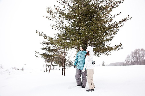 포토 JPG 주간 전신 나무 해외기획촬영 커플 계절 여자 남자 여행 포즈 겨울 2010년일본 모션 자연 스키장 서기 웃음 사람 동양인 20대 성인 야외 두명 옆모습 설원 한국인 눈 겨울여행 즐거움 스키복 눈내림 청년만 성인만 국내포토 자연요소 식물 옷 감정 뷰포인트 관계 날씨 스키 눈_날씨 표정 인종 청년 생태계 파일형식