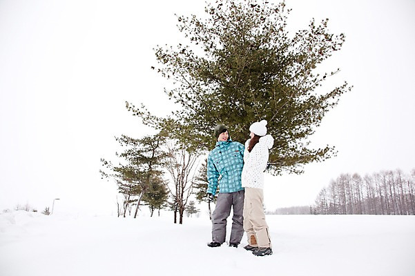 포토 JPG 주간 전신 나무 해외기획촬영 커플 계절 여자 남자 여행 포즈 겨울 2010년일본 모션 자연 스키장 서기 웃음 사람 동양인 20대 성인 야외 두명 옆모습 마주보기 설원 한국인 눈 겨울여행 즐거움 스키복 눈내림 청년만 성인만 국내포토 자연요소 식물 옷 감정 뷰포인트 관계 날씨 스키 눈_날씨 표정 인종 청년 생태계 파일형식