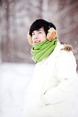 포토 JPG 주간 해외기획촬영 계절 남자 여유 여행 겨울 2010년일본 자연 휴식 한명 사람 동양인 상반신 20대 성인 야외 옆모습 일본 한국인 추위 눈 겨울여행 귀마개 눈내림 남자만 남자한명만 성인남자만 청년만 청년남자만 청년남자한명만 성인한명만 성인남자한명만 성인만 국내포토 자연요소 1 잡화 감정 아시아 뷰포인트 컨셉 날씨 눈_날씨 인종 청년 생태계 파일형식