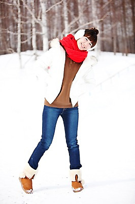 포토 JPG 주간 전신 나무 해외기획촬영 계절 여자 여유 여행 겨울 장난 2010년일본 자연 휴식 한명 서기 웃음 사람 동양인 20대 성인 야외 앞모습 일본 한국인 추위 눈 킥 겨울여행 귀마개 즐거움 눈내림 여자만 여자한명만 성인여자만 청년만 청년여자만 성인한명만 청년여자한명만 성인여자한명만 성인만 국내포토 자연요소 식물 1 잡화 감정 아시아 뷰포인트 컨셉 모션 날씨 눈_날씨 표정 인종 청년 생태계 파일형식