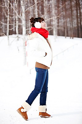 포토 JPG 주간 전신 나무 해외기획촬영 계절 여자 여유 여행 겨울 장난 2010년일본 자연 휴식 한명 서기 웃음 사람 동양인 20대 성인 야외 옆모습 일본 한국인 추위 눈 킥 겨울여행 귀마개 즐거움 눈내림 여자만 여자한명만 성인여자만 청년만 청년여자만 성인한명만 청년여자한명만 성인여자한명만 성인만 국내포토 자연요소 식물 1 잡화 감정 아시아 뷰포인트 컨셉 모션 날씨 눈_날씨 표정 인종 청년 생태계 파일형식