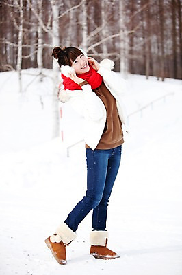 포토 JPG 주간 전신 나무 해외기획촬영 계절 여자 여유 여행 겨울 장난 2010년일본 자연 휴식 한명 서기 웃음 사람 동양인 20대 성인 야외 앞모습 일본 한국인 추위 눈 킥 겨울여행 귀마개 즐거움 눈내림 여자만 여자한명만 성인여자만 청년만 청년여자만 성인한명만 청년여자한명만 성인여자한명만 성인만 국내포토 자연요소 식물 1 잡화 감정 아시아 뷰포인트 컨셉 모션 날씨 눈_날씨 표정 인종 청년 생태계 파일형식