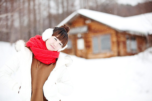 포토 JPG 주간 해외기획촬영 계절 여자 여유 여행 겨울 2010년일본 자연 휴식 한명 사람 동양인 상반신 20대 성인 야외 앞모습 일본 한국인 추위 눈 겨울여행 귀마개 눈내림 여자만 여자한명만 성인여자만 청년만 청년여자만 성인한명만 청년여자한명만 성인여자한명만 성인만 국내포토 자연요소 1 잡화 감정 아시아 뷰포인트 컨셉 날씨 눈_날씨 인종 청년 생태계 파일형식