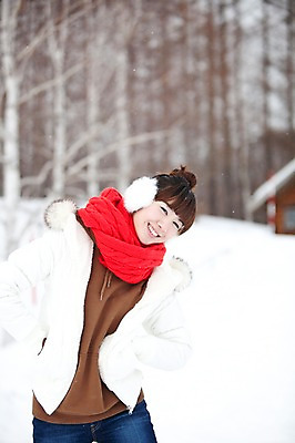 포토 JPG 주간 해외기획촬영 계절 여자 여유 여행 겨울 2010년일본 자연 휴식 한명 사람 동양인 상반신 20대 성인 야외 앞모습 일본 한국인 추위 눈 겨울여행 귀마개 눈내림 여자만 여자한명만 성인여자만 청년만 청년여자만 성인한명만 청년여자한명만 성인여자한명만 성인만 국내포토 자연요소 1 잡화 감정 아시아 뷰포인트 컨셉 날씨 눈_날씨 인종 청년 생태계 파일형식