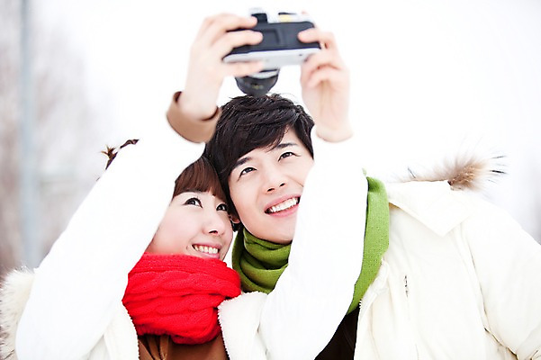 포토 JPG 주간 해외기획촬영 커플 계절 여자 남자 여행 겨울 2010년일본 자연 눈사람 웃음 사람 동양인 상반신 20대 성인 야외 두명 앞모습 일본 사진촬영 한국인 추위 올려보기 눈 셀프카메라 겨울여행 즐거움 청년만 성인만 국내포토 자연요소 감정 아시아 뷰포인트 관계 모션 날씨 표정 인종 청년 촬영 생태계 파일형식