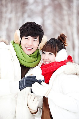 포토 JPG 주간 나무 해외기획촬영 커플 계절 여자 남자 여행 겨울 2010년일본 자연 눈사람 휴식 사람 동양인 상반신 20대 성인 야외 두명 앞모습 일본 기댐 한국인 추위 눈 겨울여행 귀마개 눈내림 청년만 성인만 국내포토 자연요소 식물 잡화 아시아 뷰포인트 컨셉 관계 모션 날씨 눈_날씨 인종 청년 생태계 파일형식