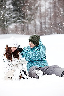 포토 JPG 주간 전신 나무 해외기획촬영 커플 계절 여자 남자 여행 포즈 겨울 장난 2010년일본 자연 스키장 웃음 사람 앉기 동양인 20대 성인 야외 두명 앞모습 설원 눈감음 한국인 눈 겨울여행 즐거움 스키복 눈내림 청년만 성인만 국내포토 자연요소 식물 옷 감정 뷰포인트 관계 모션 날씨 스키 눈_날씨 표정 인종 청년 생태계 파일형식