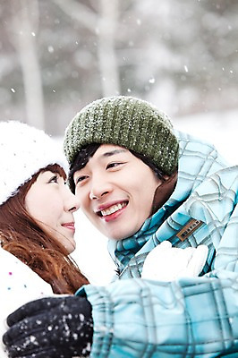 포토 JPG 주간 나무 해외기획촬영 커플 계절 여자 남자 여행 겨울 2010년일본 안기 포옹 자연 스키장 웃음 사람 동양인 상반신 20대 성인 야외 두명 앞모습 마주보기 설원 한국인 눈 겨울여행 즐거움 스키복 눈내림 청년만 성인만 국내포토 자연요소 식물 옷 감정 뷰포인트 관계 모션 날씨 스키 눈_날씨 표정 인종 청년 생태계 파일형식