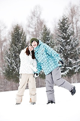포토 JPG 주간 전신 나무 해외기획촬영 커플 계절 여자 남자 여행 겨울 2010년일본 자연 스키장 서기 웃음 사람 동양인 20대 성인 야외 두명 앞모습 설원 손잡기 한국인 눈 겨울여행 즐거움 스키복 눈내림 청년만 성인만 국내포토 자연요소 식물 옷 감정 뷰포인트 관계 모션 날씨 스키 눈_날씨 표정 인종 청년 생태계 파일형식