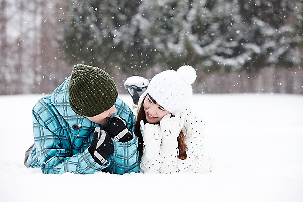 포토 JPG 주간 나무 해외기획촬영 커플 계절 여자 남자 엎드리기 여행 포즈 겨울 2010년일본 모션 자연 스키장 웃음 사람 동양인 20대 성인 야외 두명 앞모습 마주보기 설원 턱괴기 한국인 눈 겨울여행 즐거움 스키복 눈내림 청년만 성인만 국내포토 자연요소 식물 옷 감정 뷰포인트 관계 날씨 스키 눈_날씨 표정 인종 청년 생태계 파일형식